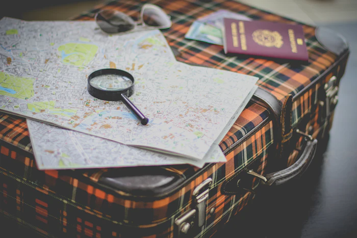 Valise ouverte pendant la préparation d'un voyage